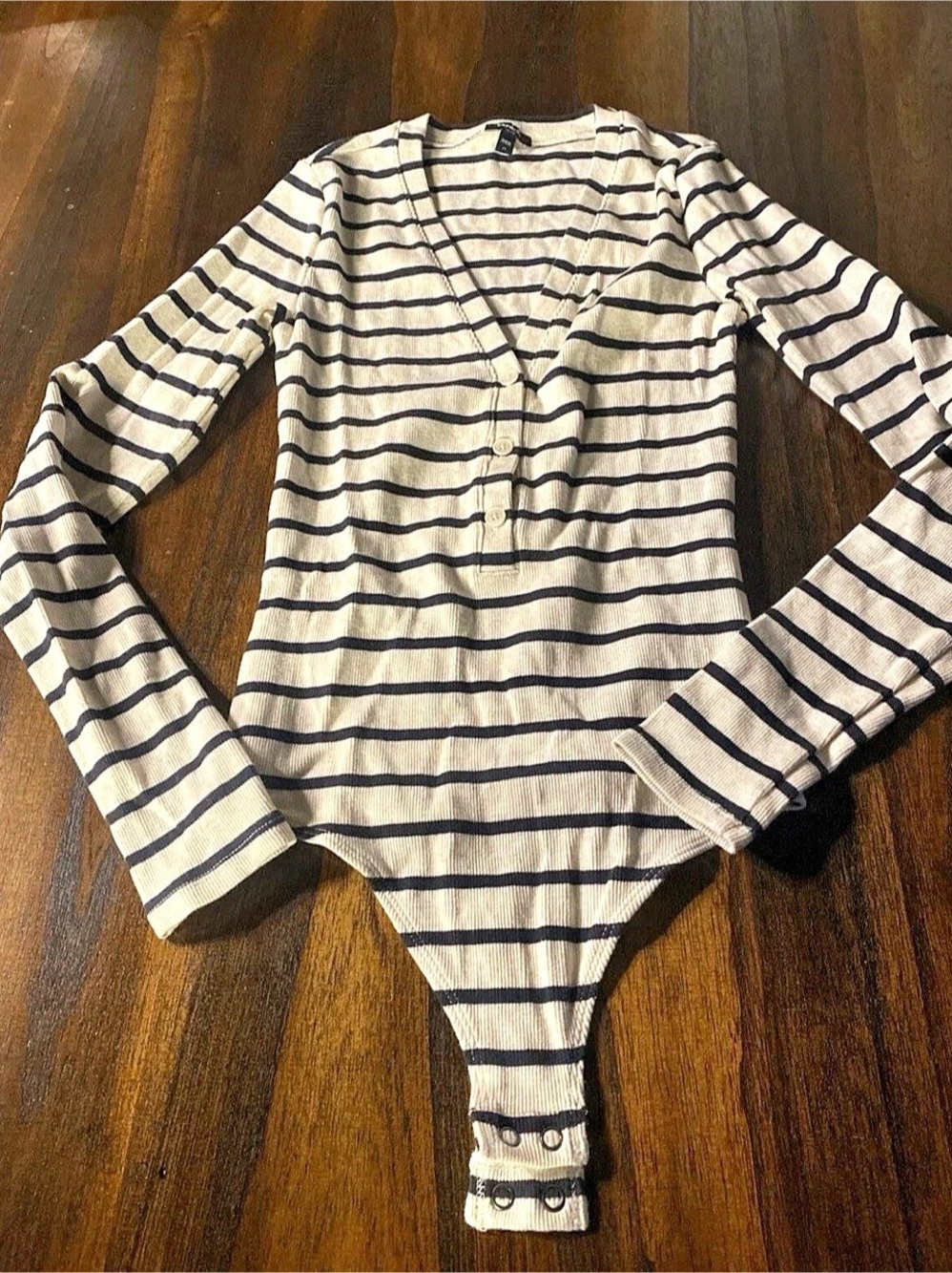 EXPRESS Women’s V Neck Long Sleeve Bodysuit XS